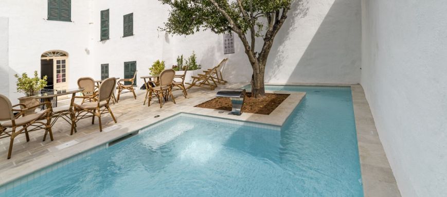 Seranova Luxury Hotel