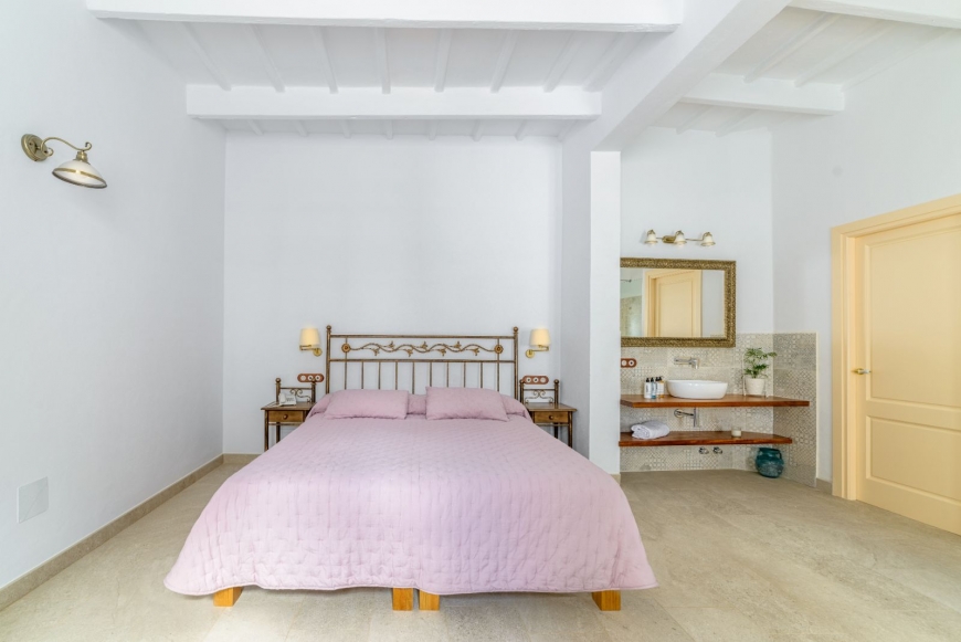 Seranova Luxury Hotel